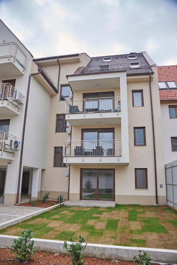 Sunlight Red Szeged Apartment Exterior foto